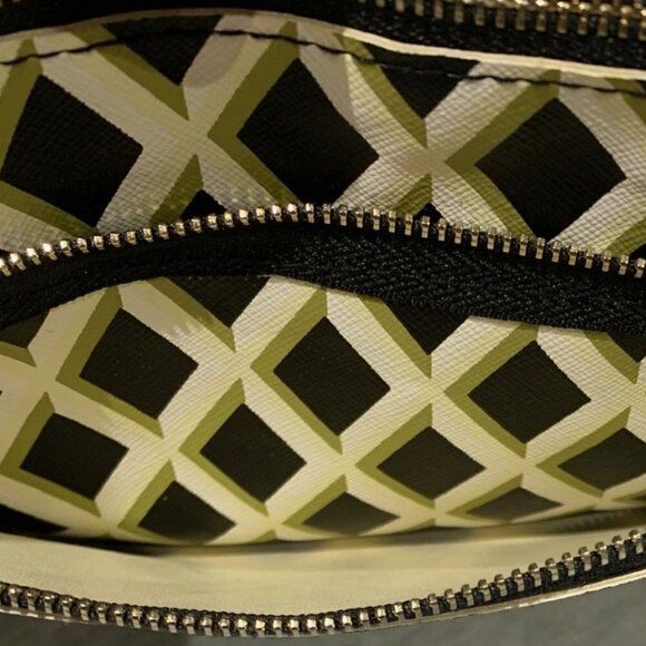 Scout Hepburn Diamond Pattern Crossbody/Wristlet NWOT - Picture 4 of 7